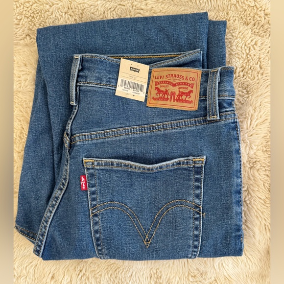 Levi's Ribcage Straight Ankle Jeans - Medium Wash - Picture 6 of 7